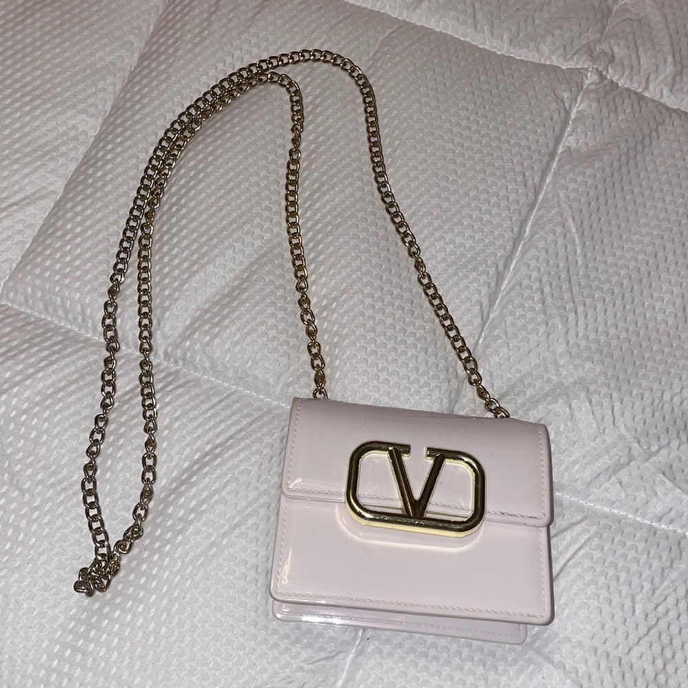 Mini chain crossbody